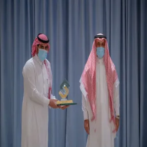 MU rector awarded Abdelmajeed Al-Solum the university award for excellence in customer care
