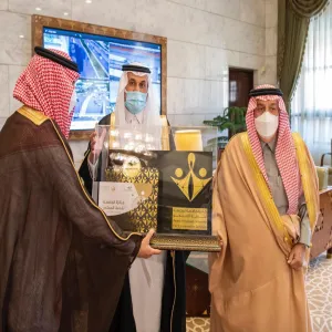 أمير منطقة الرياض يكرم الفائزين بجائزة جامعة المجمعة لخدمة المجتمع والبالغ عدد جوائزها (21)جائزة وتنافس خلالها (382) مبادرة مجتمعية.