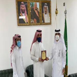 Dean of Engineering College honors former head of Mechanical and Industrial Department