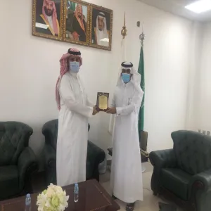 The dean honors former head of Electrical Engineering Department