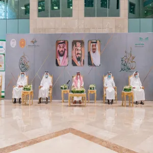الجامعة تقيم حفل المعايدة السنوي لعيد الأضحى المبارك لهذا العام “الاستثنائي” ، وسط إجراءات احترازية وباتباع التعليمات الوقائية .