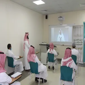 The dean supervise the new students' meeting with MU rector