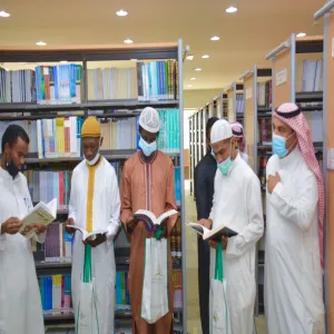 Scholarship students visit the Central Library