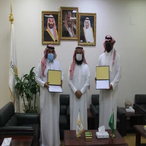 The Dean, Dr. Al-Omar honors the college staff