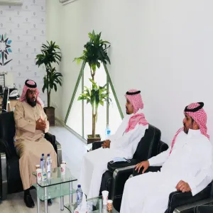 Supervisor of the Center for Employment and Alumni Affairs meets the Dean of the College of Technology and CEO of SAC International Company