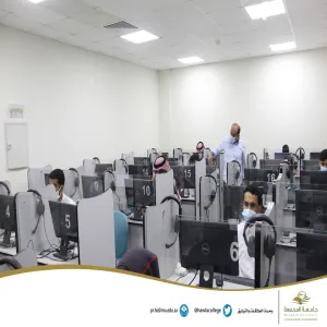 The acting dean inspects the progress of electronic exams