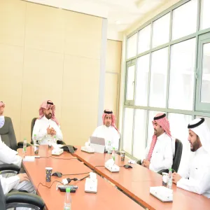 The dean of Scientific Research meets the vice dean and heads of research centers