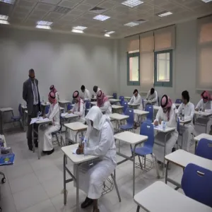 An inspection tour by the Dean of the College of Education and the Vice Dean for Educational Affairs to the examination committees