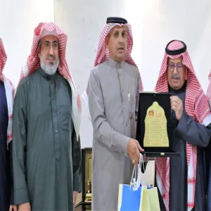 Honoring ceremony held for the retired director assistant