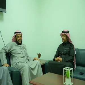 The director of Media Center meets the director of General Administration for performance