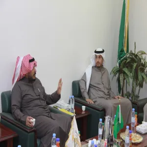 Vice Dean of the Institute of Management Studies and Consultations visits the college