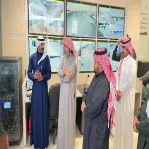 Prof. Al-Dosari conducts a tour of inspection to administrative complex of service