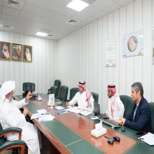 Prof. Al-Dosari holds a meeting with the working team