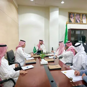 CEO of the Applied College conducts a meeting with the dean of Institute of Studies and Consulting Services