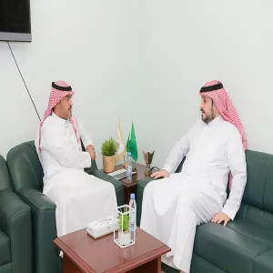 The director of Media Center meets the dean of College of Applied Medical Sciences