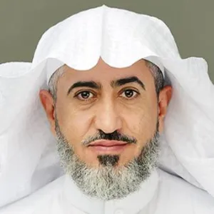 Prof. Musallam Al-Dosari thanks the General Administration of Services