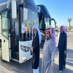 MU'S VICE-RECTOR ON TOUR OF INSPECTION TO TRANSPORTATION FLEET DURING EXAM PERIOD