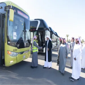 MU'S VICE-RECTOR ON TOUR OF INSPECTION TO TRANSPORTATION FLEET DURING EXAM PERIOD