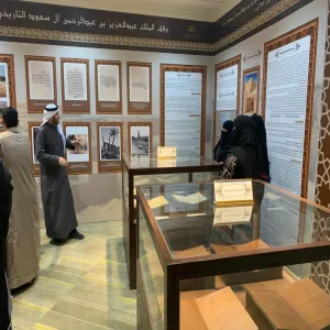 The college's students visit the central library