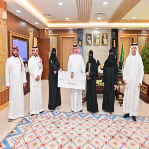 MU WELCOMES IN HIS OFFICE THE UNIVERSITY'S TEAM FOR E-GAMES