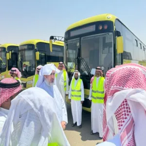 وكيل الجامعة للتنمية والإستثمار يتفقد عدد من مواقع النقل مع بداية العام الجامعي