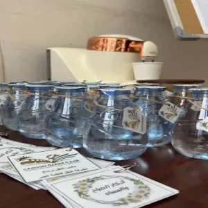 GAS welcomes female students with roses