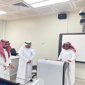 الرئيس التنفيذي للكلية التطبيقية يقوم بزيارة بفرع الكلية بالزلفي