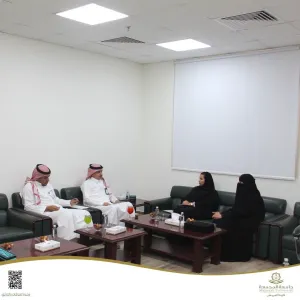 The dean welcomes a delegation of the Social Development Center in Rawdat Sudair