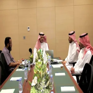 The CEO of the Applied College conducts a meeting the the Student Affairs Unit