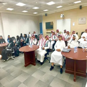 The CEO of Applied College conducts a meeting with members of the Student Advisory Council