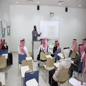 The college holds a training course on "Self-Discovery and Management"