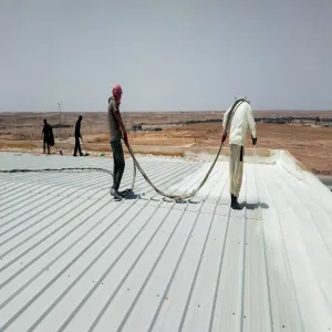 الإدارة العامة للمشروعات والتشغيل والصيانة تقوم بأعمال عزل الأسطح