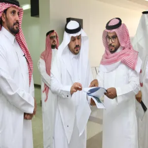 The CEO in a meeting with the supervisor of the University Environment Improvement Project