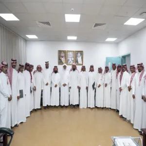 The Vice Rector for Development and Investment honors Staff of the College of Sharia and Law