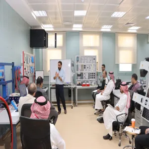 مركز بحوث الهندسة والعلوم التطبيقية يقدمان دورة تدريبية على أجهزة وتطبيقات في معمل الاستدامة