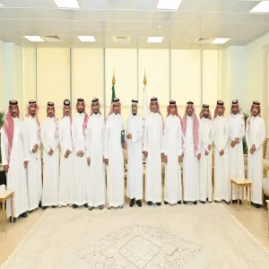 وكيل الجامعة للشؤون التعليمية يزور الإدارة العامة للموارد البشرية مهنئًا بمنجز الارتباط الوظيفي