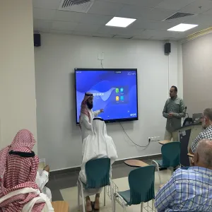 The College of Sharia and Law holds a Training Workshop on using Interactive Smart Screens