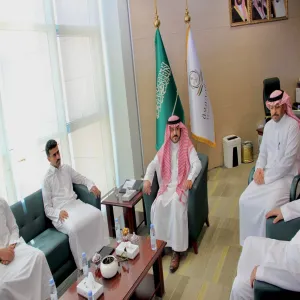 الكلية التطبيقية تستقبل وفداً من شركة لوسيد موتورز