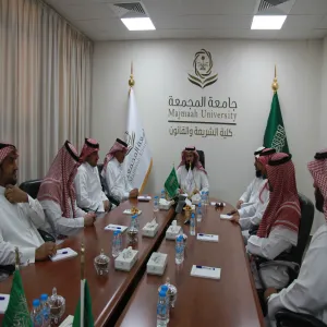 The Dean of the College of Sharia and Law welcomes the Director of Administrative and Financial Affairs