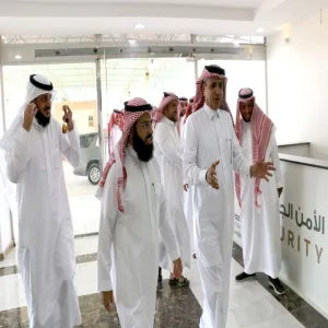 The Director of Administrative and Financial Affairs visits the College of Sharia and Law in Al-Ghat
