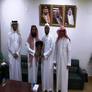 College of Sharia and Law honors a Faculty Member for winning the University of Sharjah Award for Research Excellence