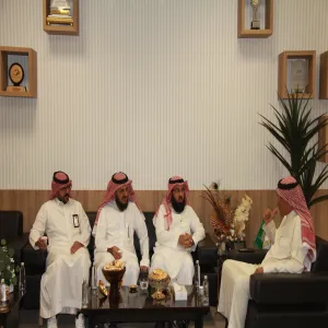 The Dean of the College of Sharia and Law visits the General Administration of Administrative and Financial Affairs