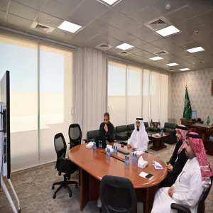 وكيل الجامعة للشؤون التعليمية يرأس الجلسة الأولى للجنة الدائمة للخطط والمناهج الدراسية