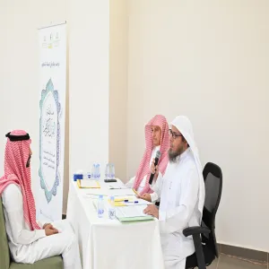 كلية الشريعة والقانون وعمادة شؤون الطلاب تختتمان أعمال التحكيم للمتقدمين في مسابقة جائزة رئيس الجامعة لحفظ القرآن الكريم للعام الجامعي ١٤٤٧هـ