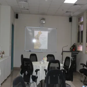 وكيلة كلية التمريض بشطر الطالبات تلتقي بموظفات الكلية