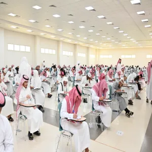 عميد كلية الشريعة والقانون يتفقد سير الاختبارات النهائية