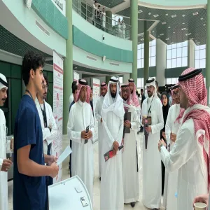 طلبة الدفعتين 14 و 10بكلية الطب ينظمون معرضاً عن طب الطوارئ