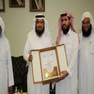 The College honors the deputy of Academic Affairs on the occasion of his Study-abroad scholarship