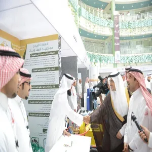 عضو مجلس الشورى" الدكتور خالد العواد" يشيد بجناح عمادة خدمة المجتمع والتعليم المستمر