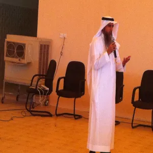 Dean of the Faculty of Science and Humanities Bermah receives new students in the college